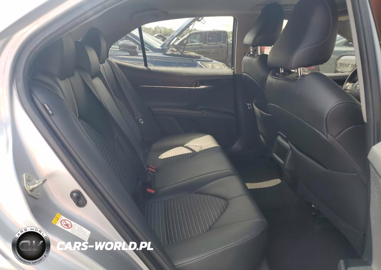 2018 Toyota Camry L VIN:4T1B11HK8JU610302 - 10