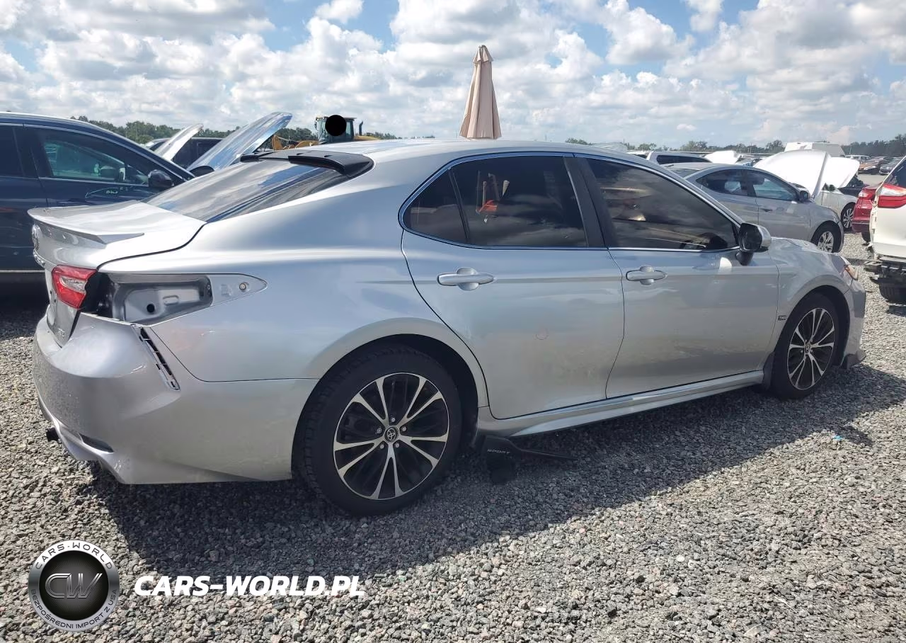 2018 Toyota Camry L VIN:4T1B11HK8JU610302 - 3