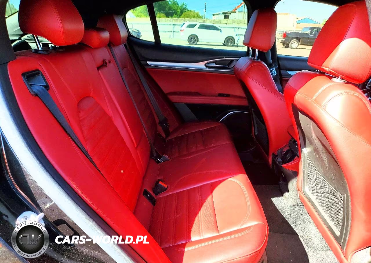 2020 Alfa Romeo Stelvio Ti VIN:ZASPAKBN1L7C76075 - 11