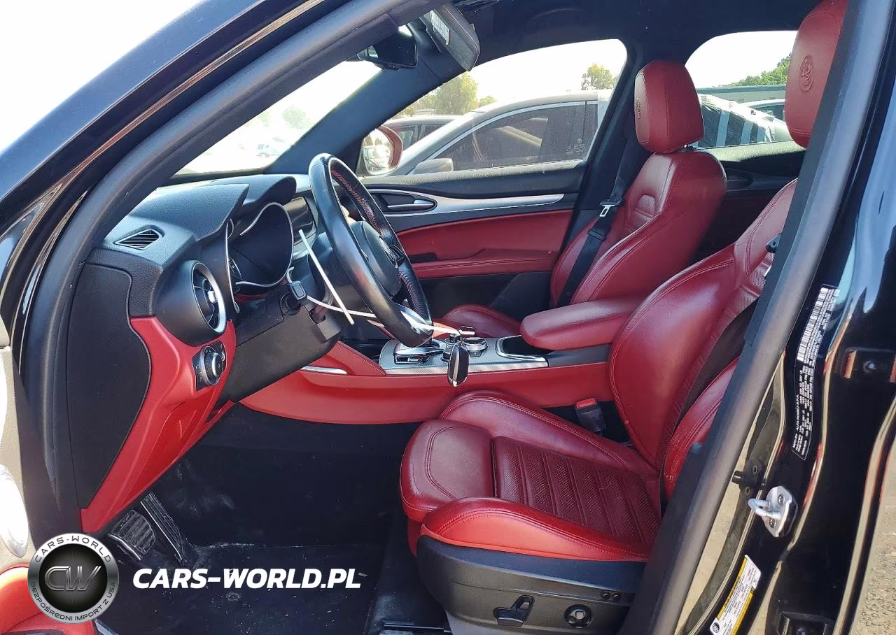 2020 Alfa Romeo Stelvio Ti VIN:ZASPAKBN1L7C76075 - 7