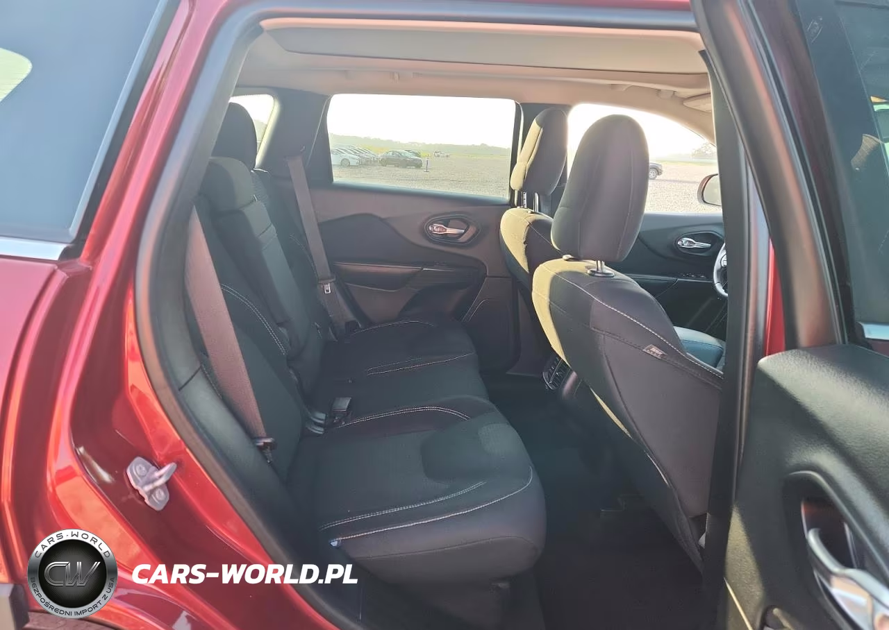 2015 Jeep Cherokee Latitude VIN:1C4PJLCS7FW553521 - 11
