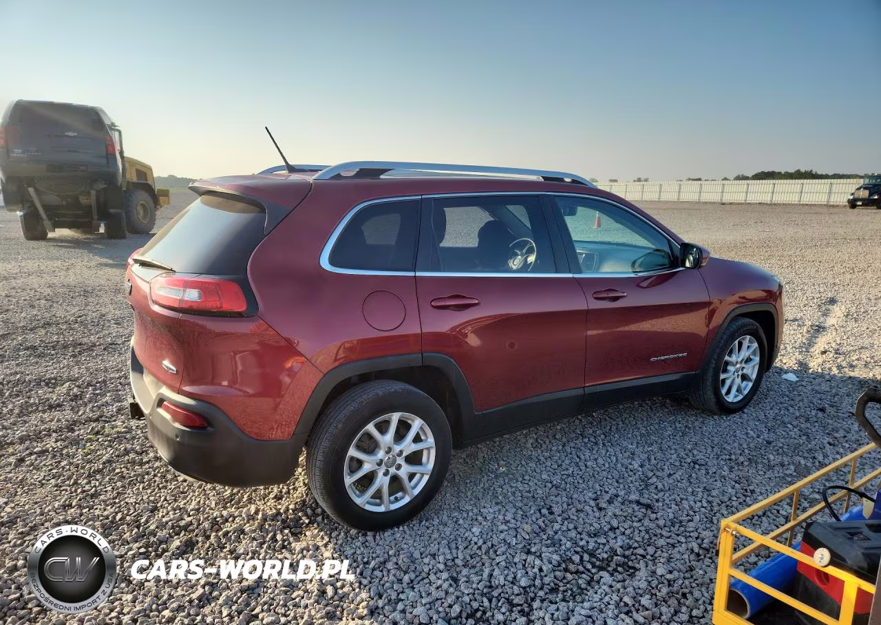 2015 Jeep Cherokee Latitude VIN:1C4PJLCS7FW553521 - 3