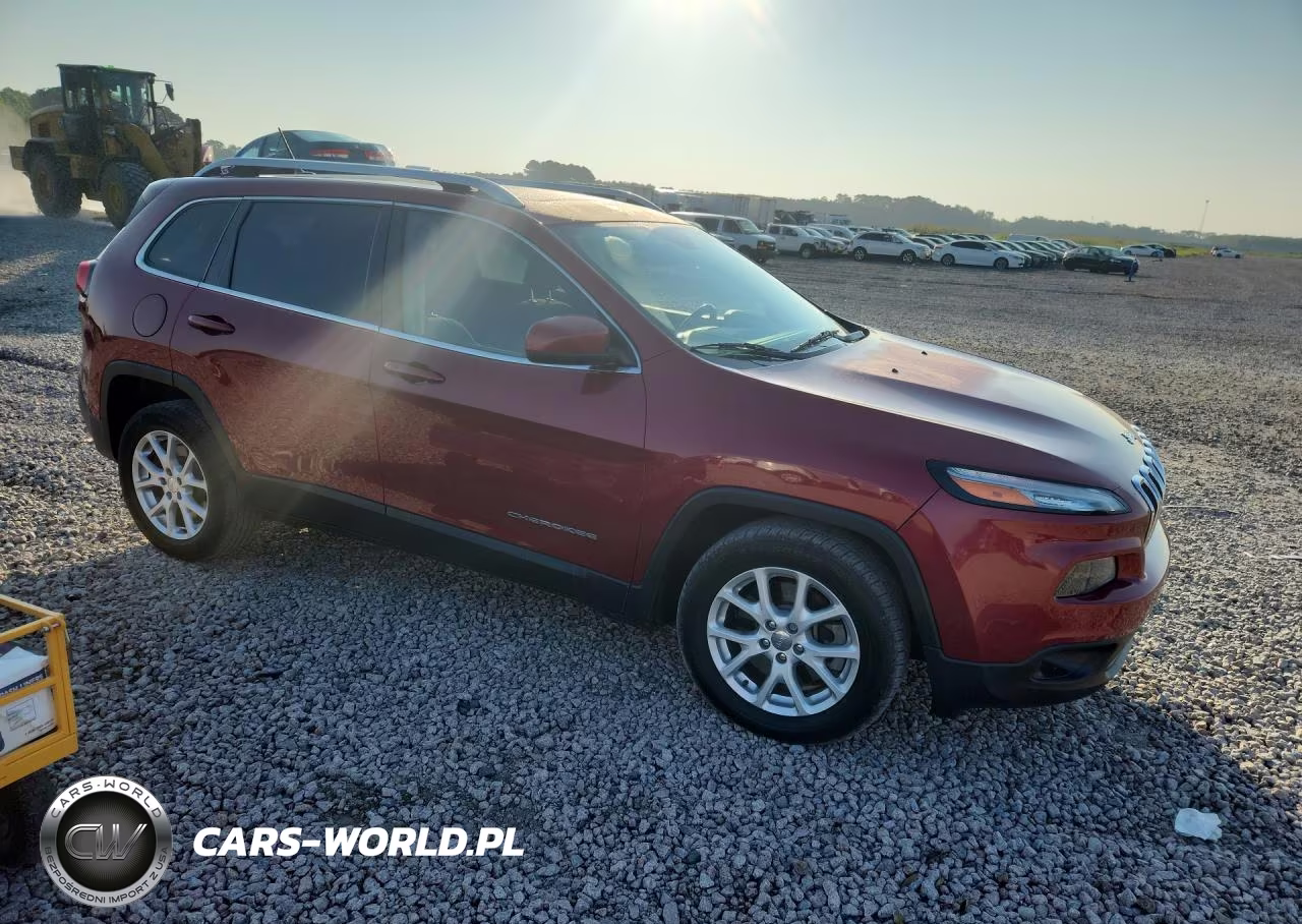 2015 Jeep Cherokee Latitude VIN:1C4PJLCS7FW553521 - 4