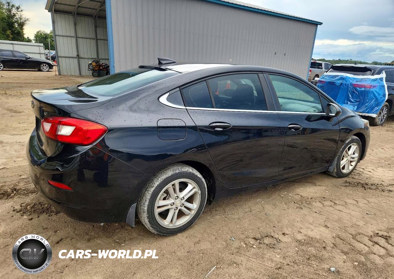 2018 Chevrolet Cruze Lt VIN:1G1BE5SM8J7235285 - 3