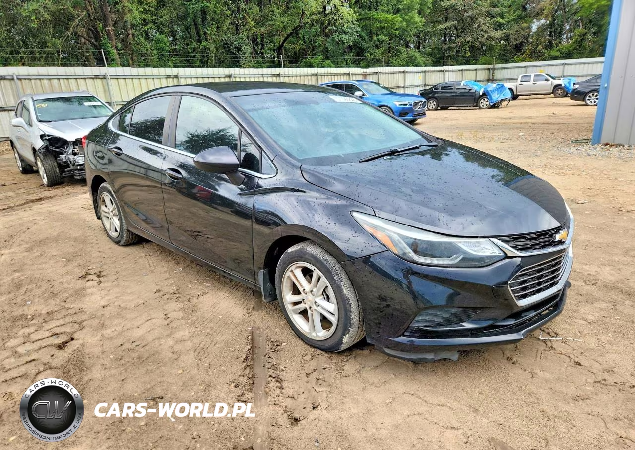 2018 Chevrolet Cruze Lt VIN:1G1BE5SM8J7235285 - 4