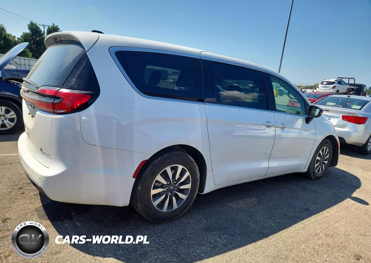 2024 Chrysler Pacifica Hybrid Select VIN:2C4RC1S72RR127334 - 3