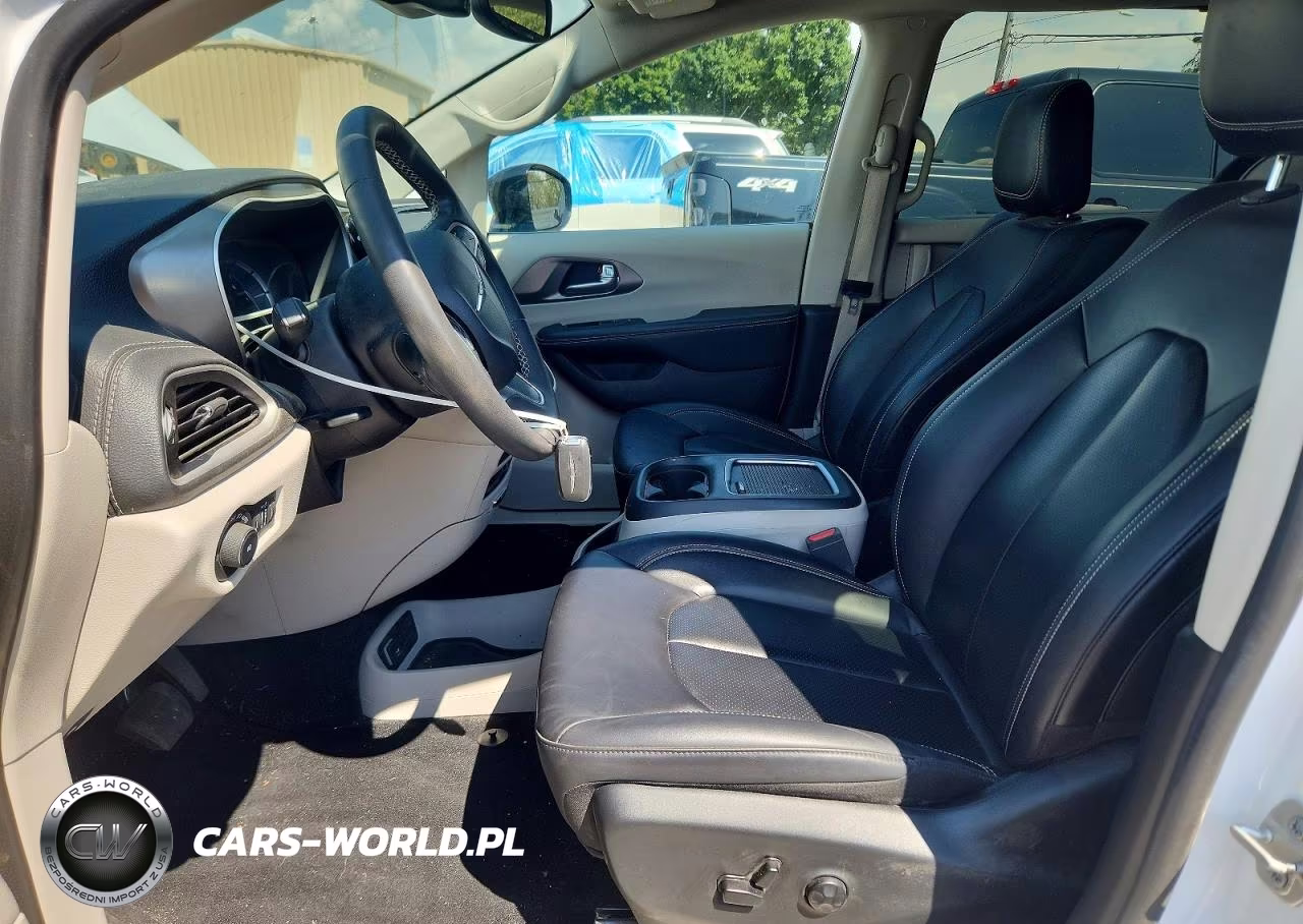 2024 Chrysler Pacifica Hybrid Select VIN:2C4RC1S72RR127334 - 7