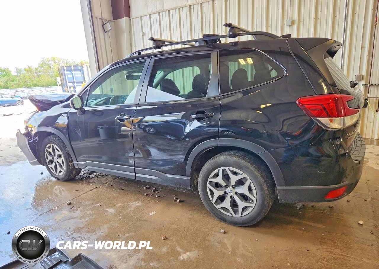 2021 Subaru Forester Premium VIN:JF2SKAFC9MH447073 - 2
