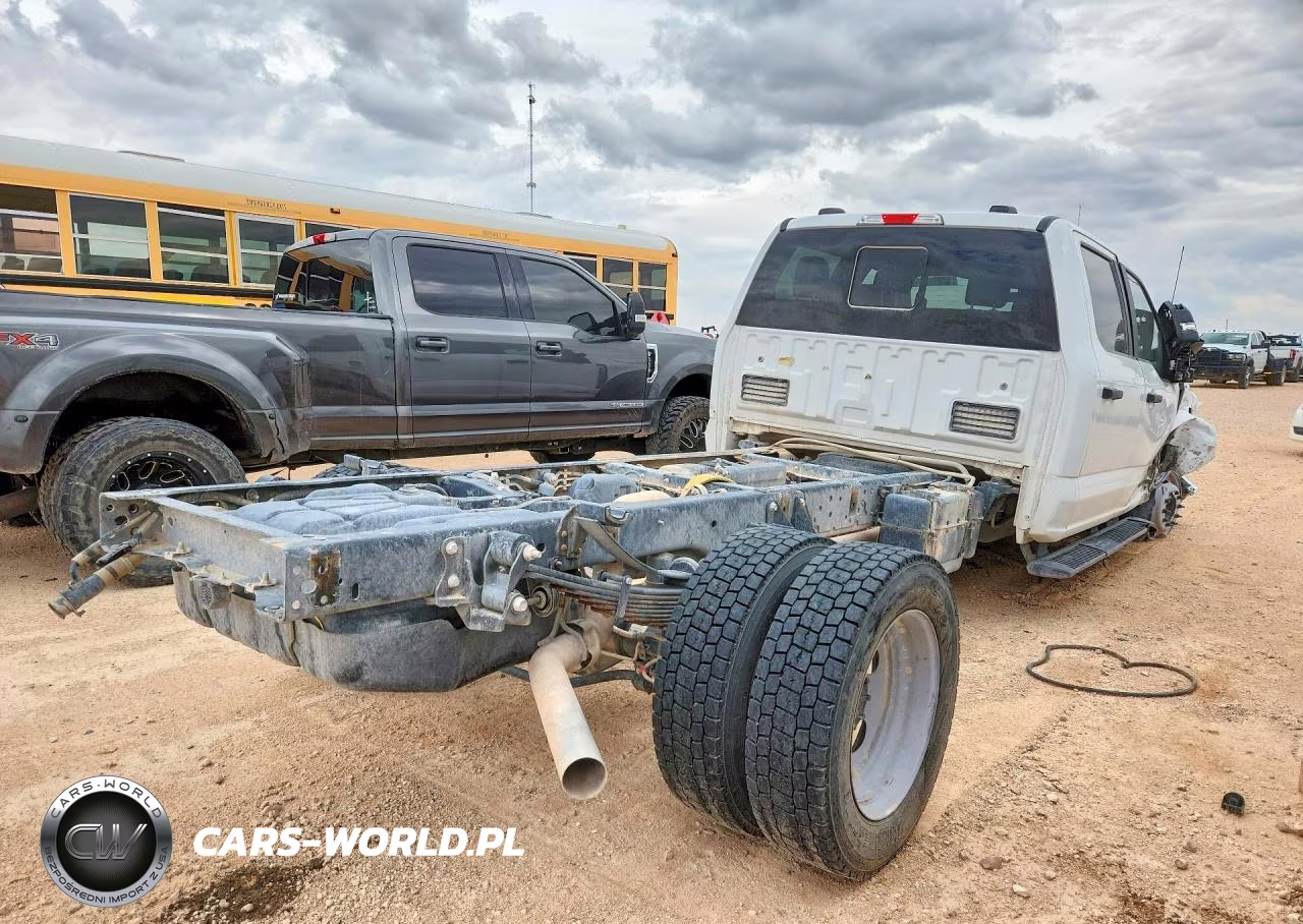 2025 Ford F550 Super Duty VIN:1FD0W5HT0SEC96035 - 3