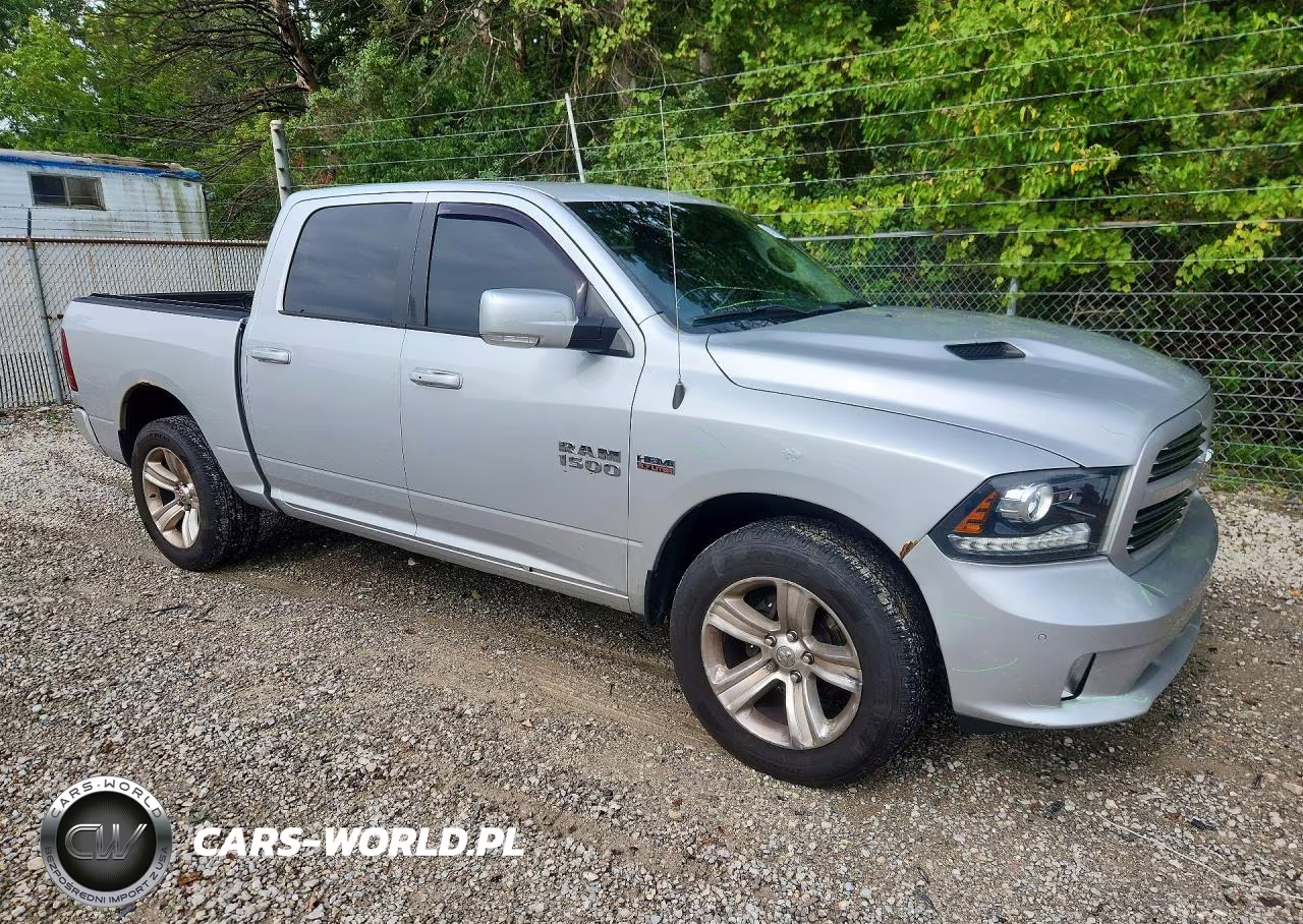 2016 Ram 1500 Sport VIN:1C6RR7MT2GS271660 - 4