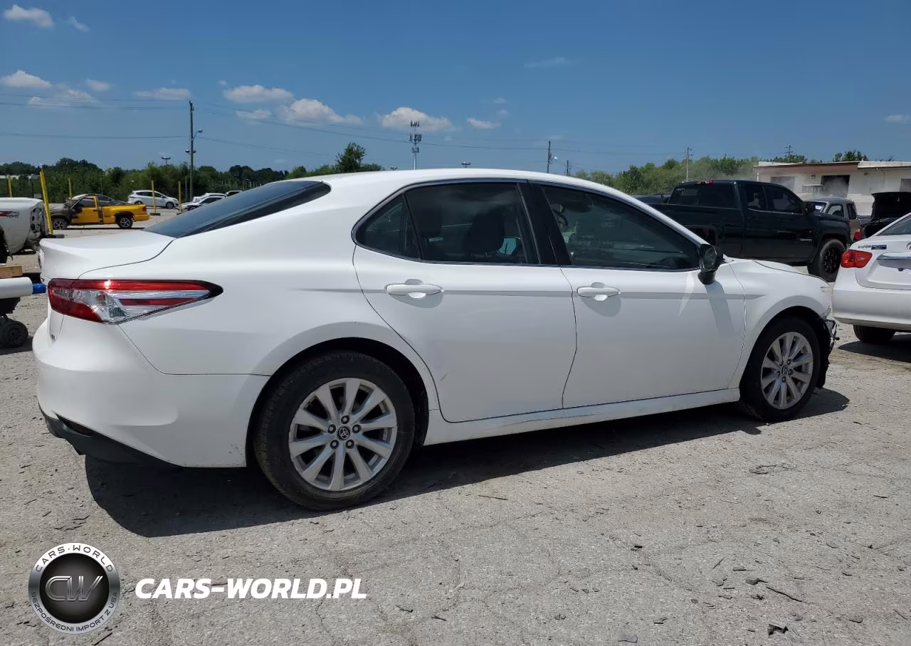 2018 Toyota Camry L VIN:4T1B11HK1JU115732 - 3