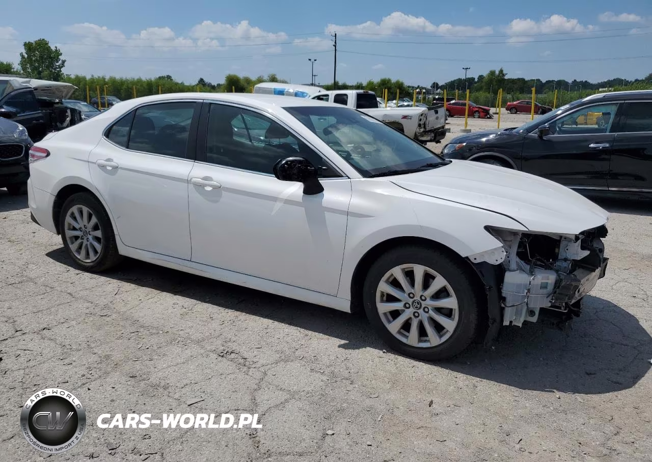 2018 Toyota Camry L VIN:4T1B11HK1JU115732 - 4