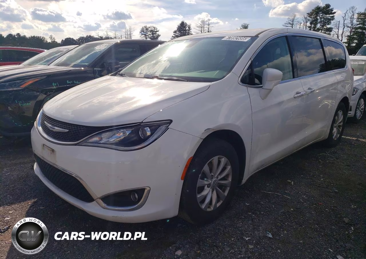 2018 Chrysler Pacifica Touring Plus VIN:2C4RC1FG2JR339388 - 1