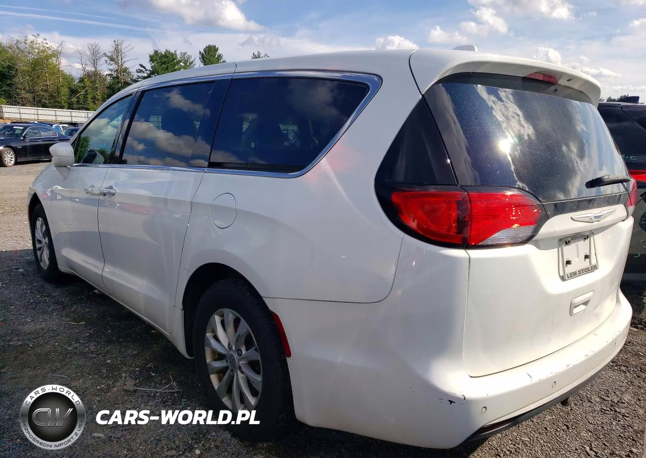 2018 Chrysler Pacifica Touring Plus VIN:2C4RC1FG2JR339388 - 2