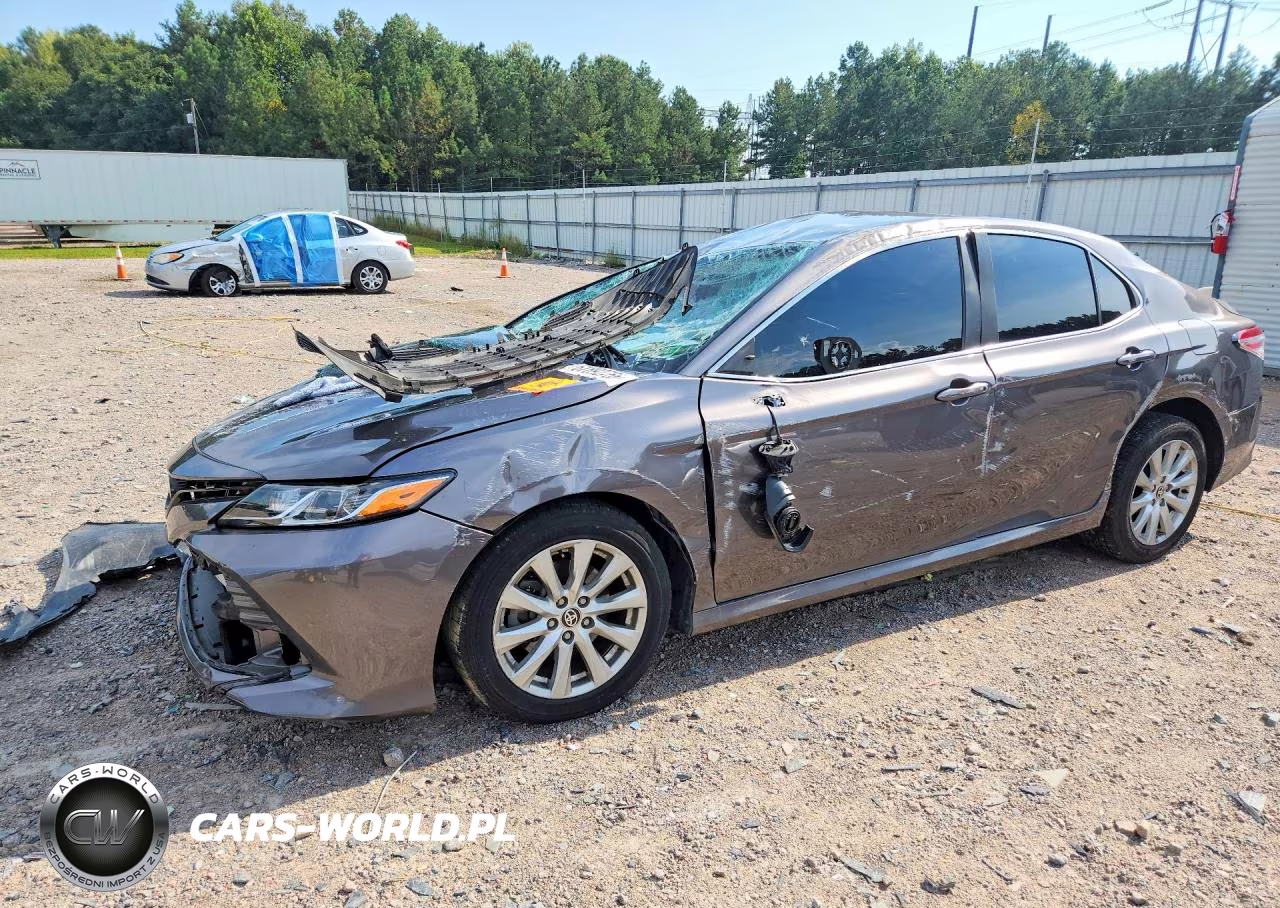2020 Toyota Camry Le – zdjęcie 1 z 12