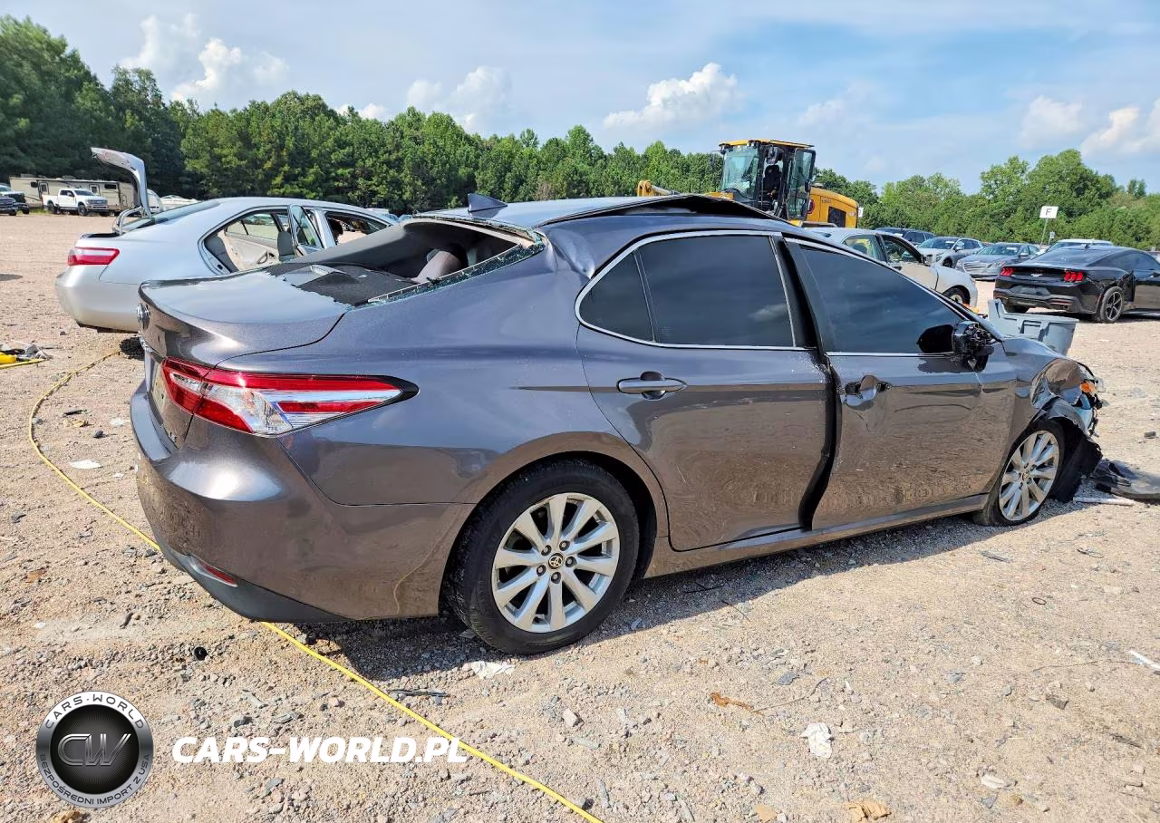 2020 Toyota Camry Le VIN:4T1C11AK8LU957033 - 3