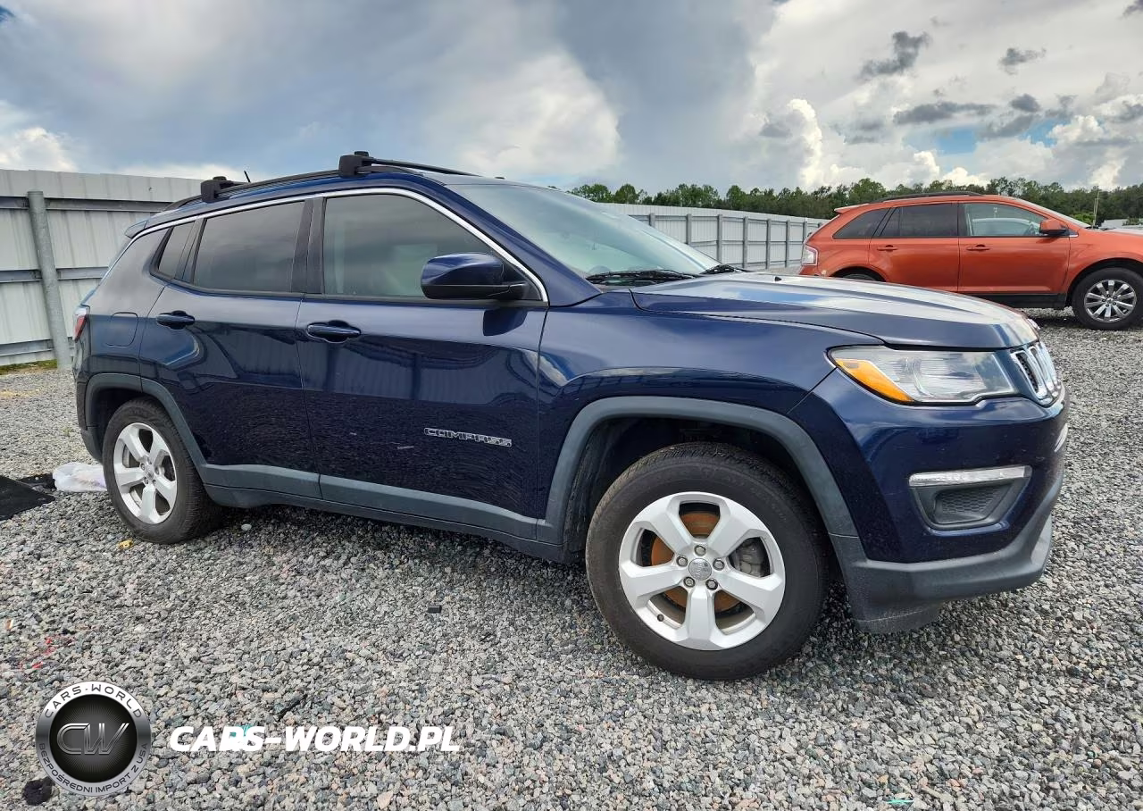 2017 Jeep Compass Latitude VIN:3C4NJCBB4HT658566 - 4
