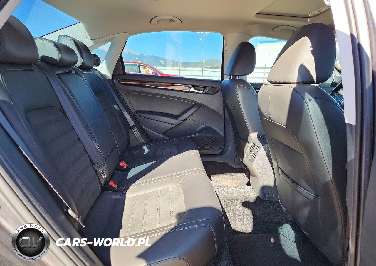 2015 Volkswagen Passat Sel VIN:1VWCT7A38FC057895 - 10
