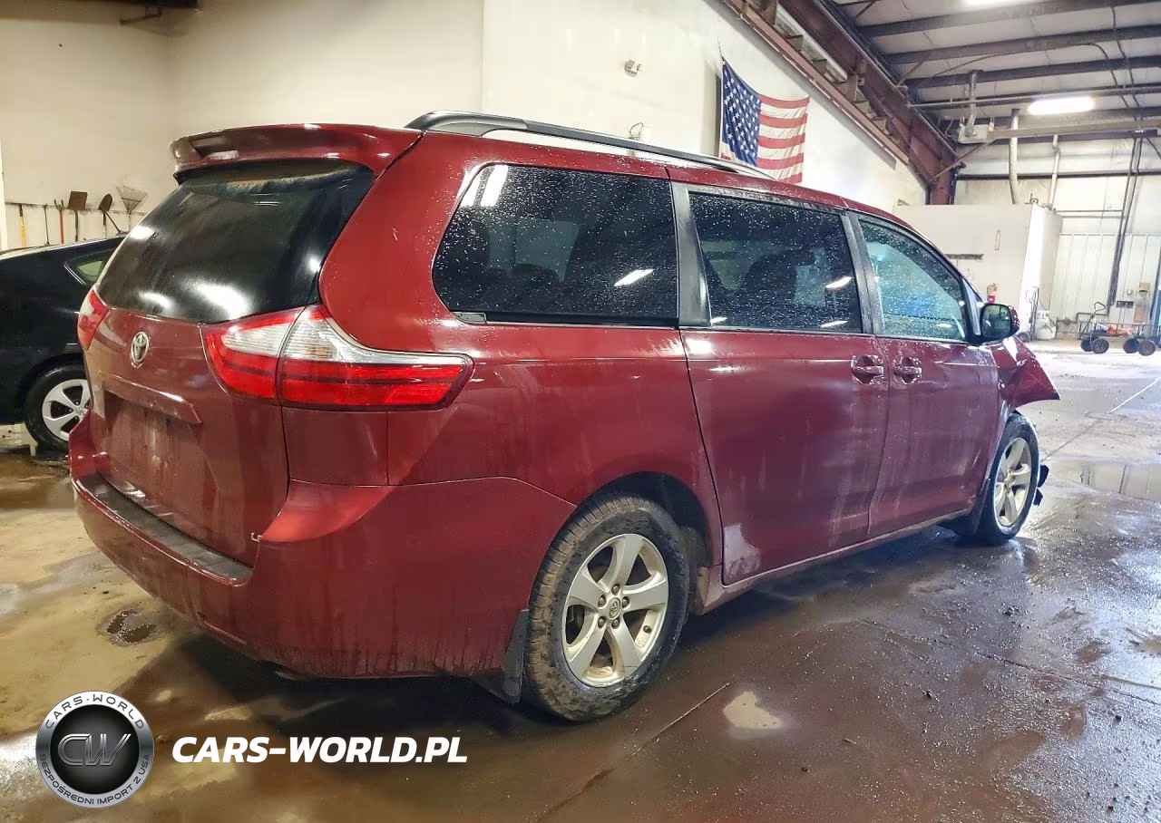 2017 Toyota Sienna Le VIN:5TDKZ3DCXHS815450 - 3