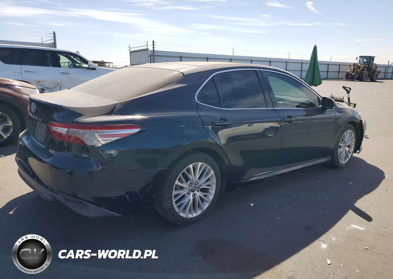 2018 Toyota Camry Xle VIN:4T1B11HK5JU553606 - 3