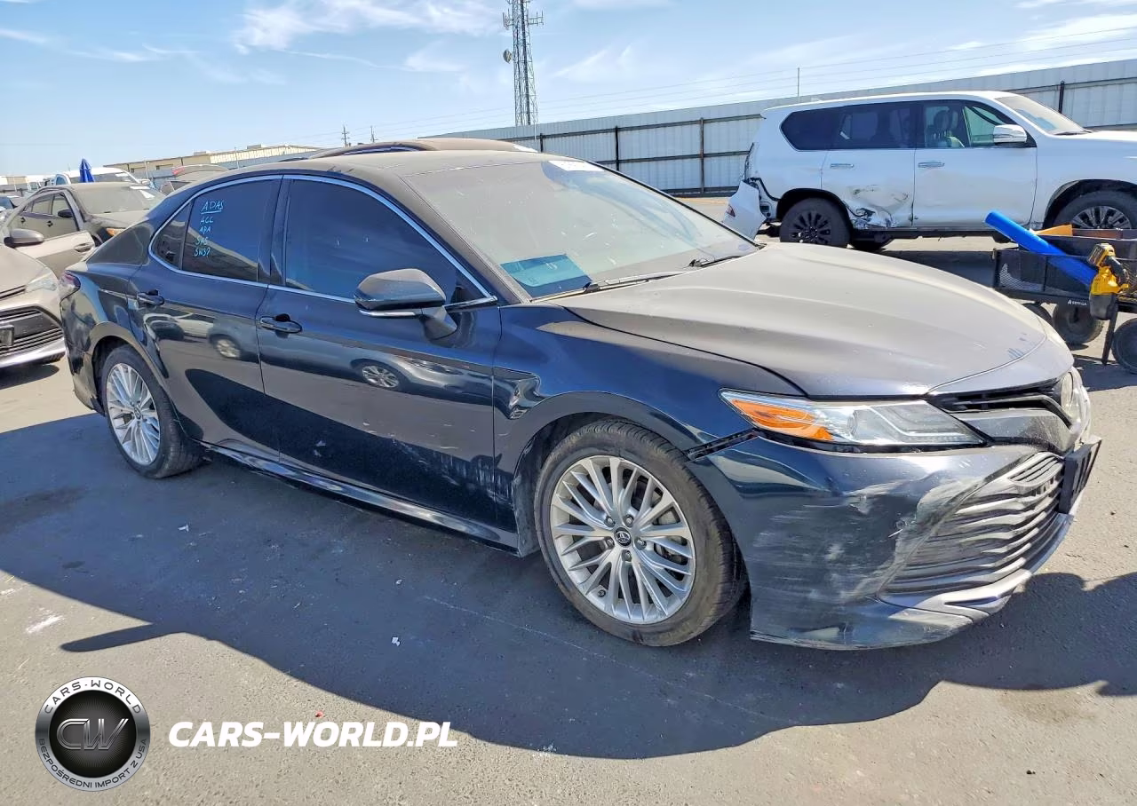 2018 Toyota Camry Xle VIN:4T1B11HK5JU553606 - 4