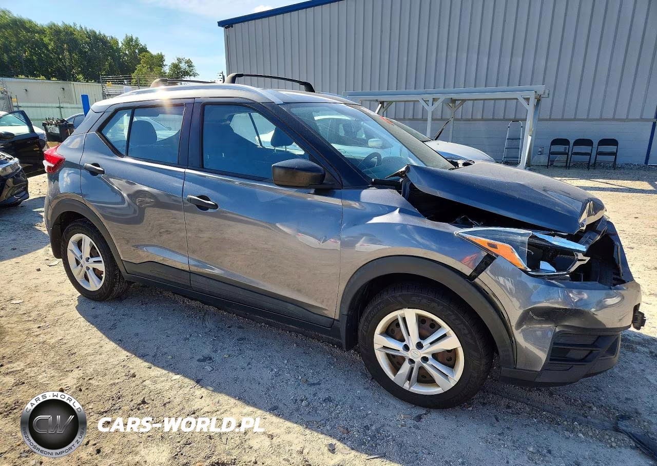2019 Nissan Kicks S VIN:3N1CP5CU9KL523448 - 4