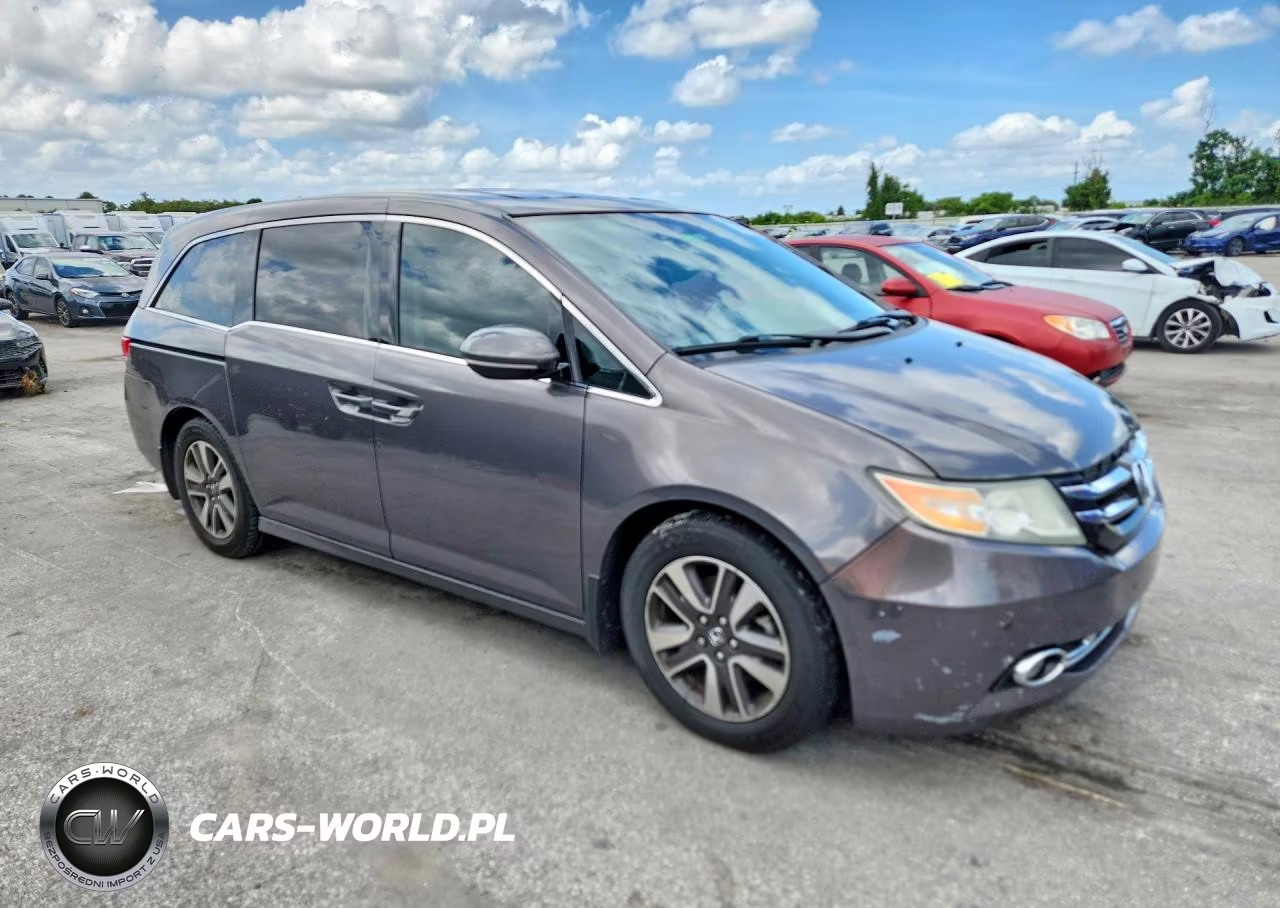 2014 Honda Odyssey Touring VIN:5FNRL5H97EB124676 - 4