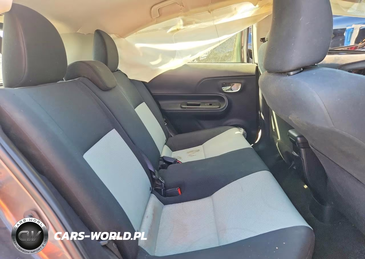 2016 Toyota Prius C Two VIN:JTDKDTB3XG1115361 - 10