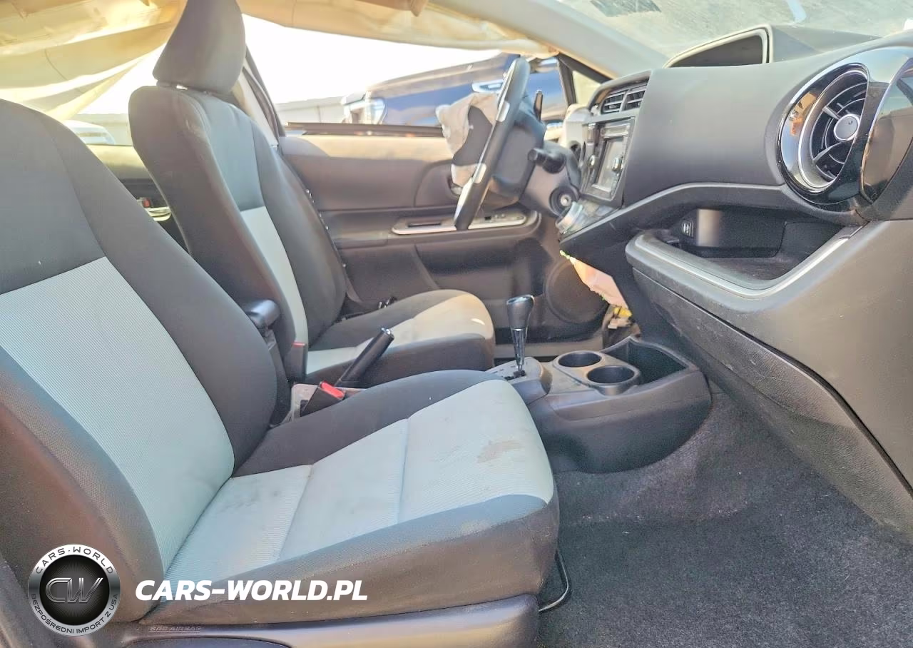 2016 Toyota Prius C Two VIN:JTDKDTB3XG1115361 - 7