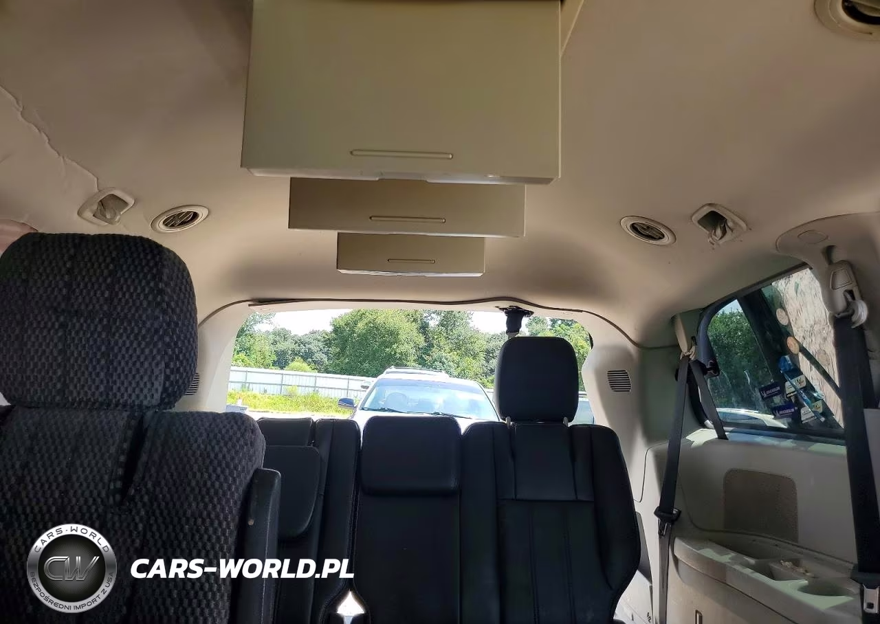 2014 Chrysler Town & Country Touring VIN:2C4RC1BG1ER383183 - 10
