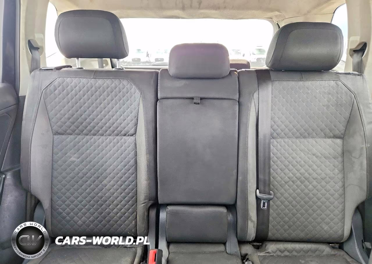2018 Volkswagen Tiguan S VIN:3VV1B7AXXJM053792 - 10