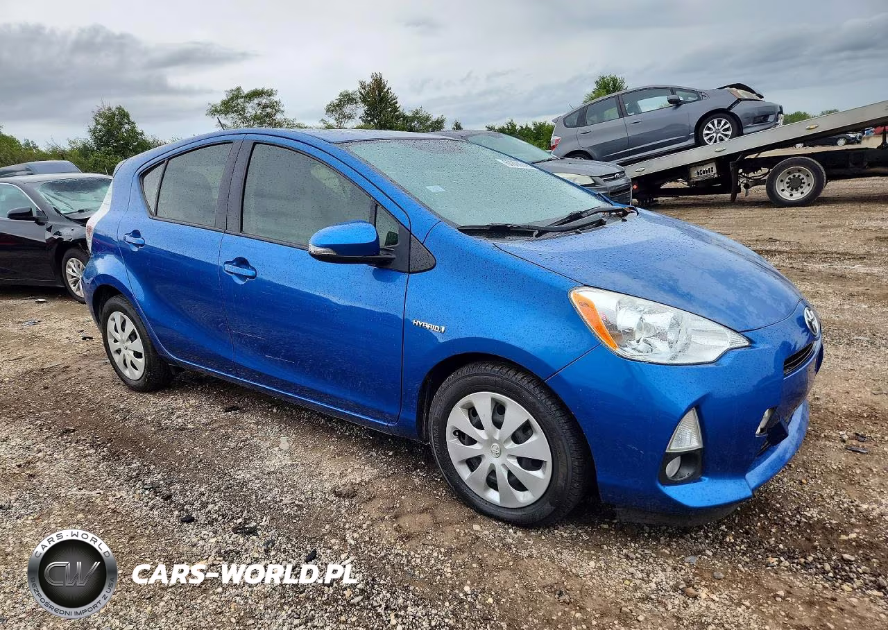 2014 Toyota Prius C One VIN:JTDKDTB38E1075990 - 4