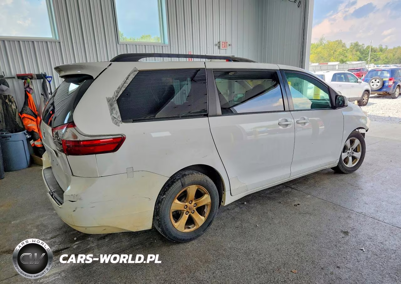 2017 Toyota Sienna Le VIN:5TDKZ3DC8HS825054 - 3