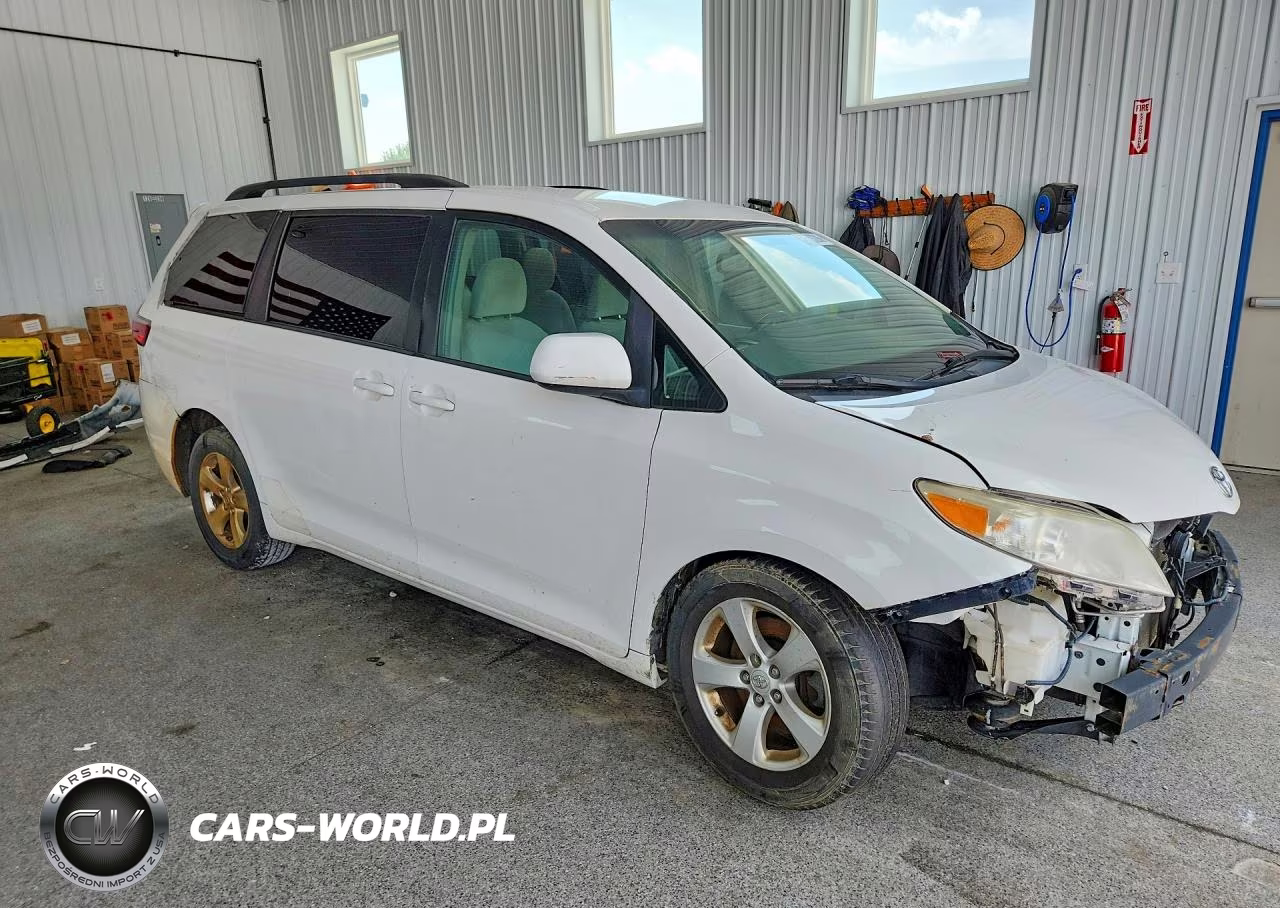 2017 Toyota Sienna Le VIN:5TDKZ3DC8HS825054 - 4