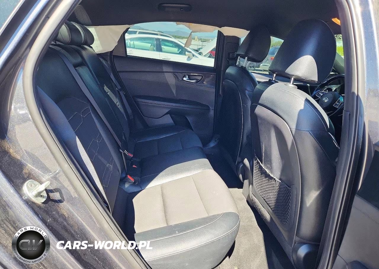 2021 Kia Forte Gt Line VIN:3KPF34AD5ME268422 - 10