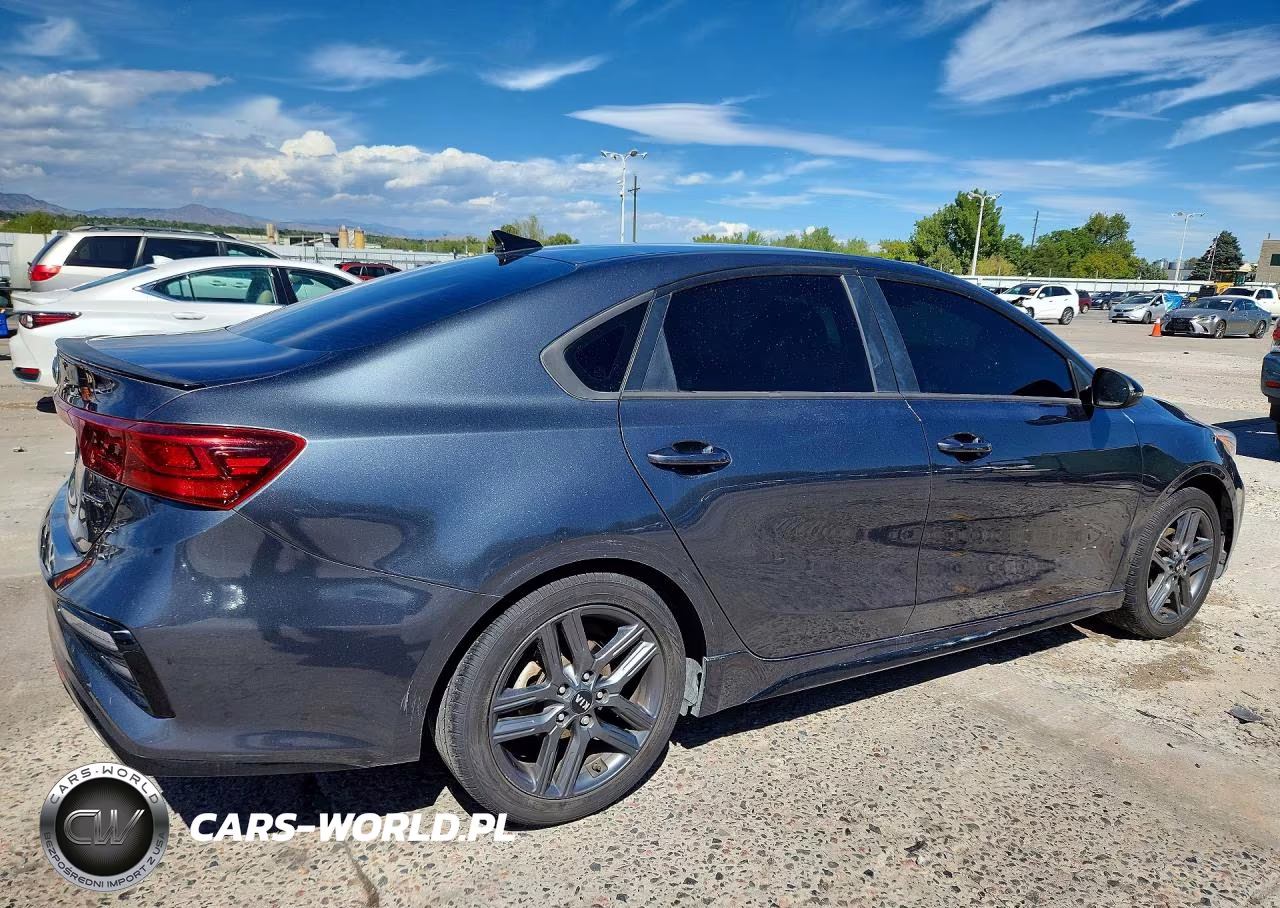 2021 Kia Forte Gt Line VIN:3KPF34AD5ME268422 - 3