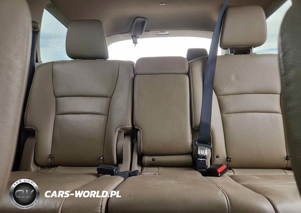 2018 Honda Pilot Touring VIN:5FNYF5H99JB017691 - 10