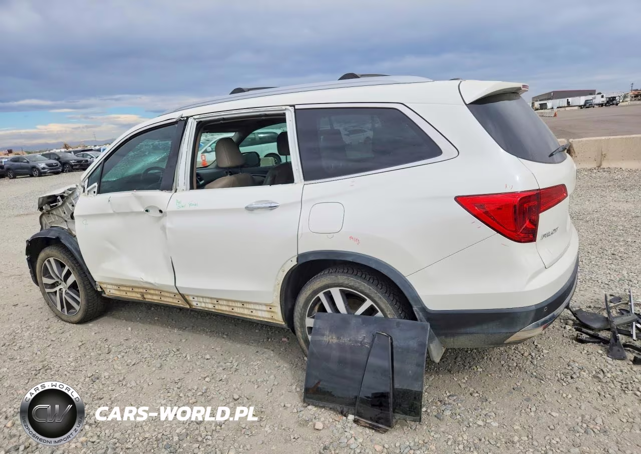 2018 Honda Pilot Touring VIN:5FNYF5H99JB017691 - 2