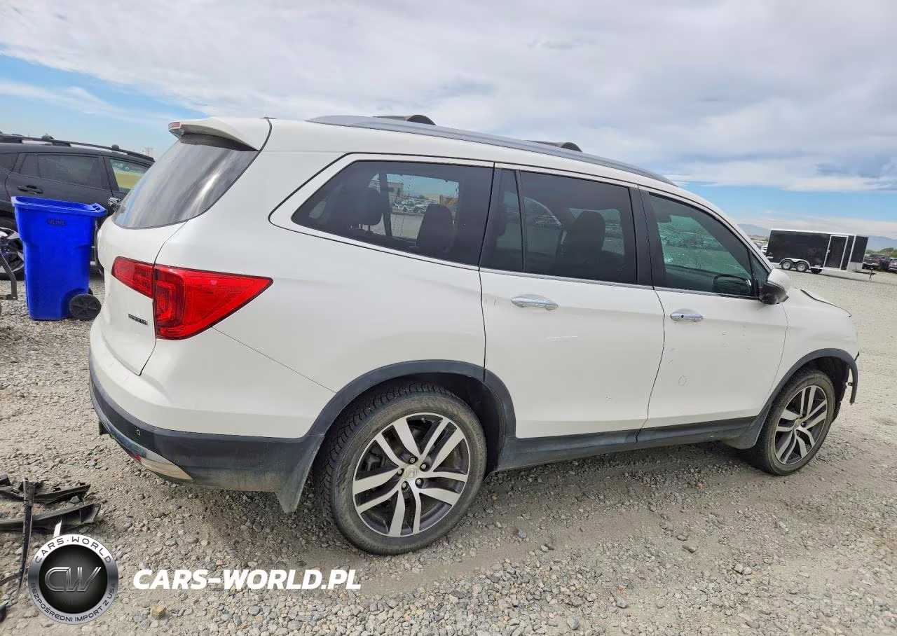 2018 Honda Pilot Touring VIN:5FNYF5H99JB017691 - 3