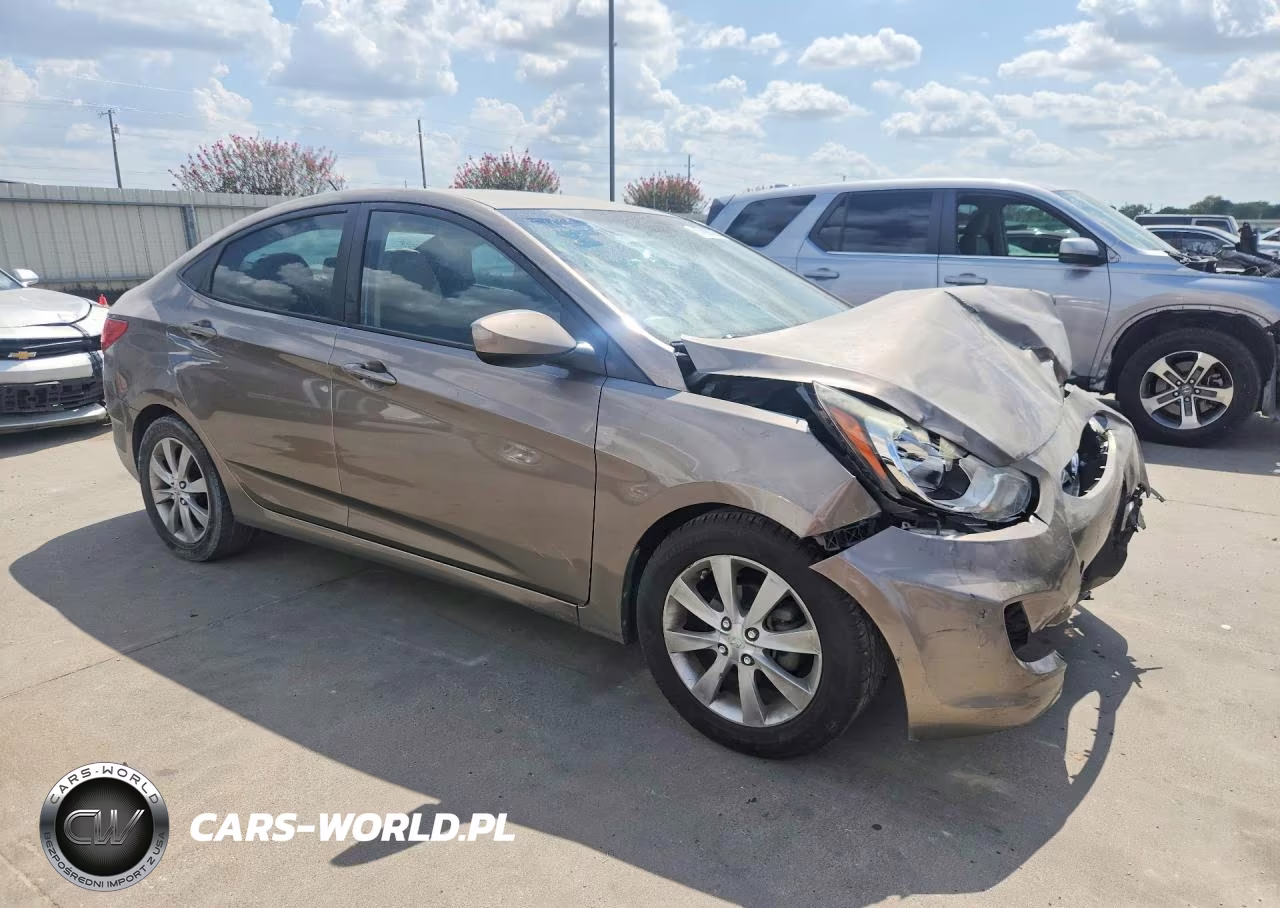 2013 Hyundai Accent Gls VIN:KMHCU4AE6DU455478 - 4