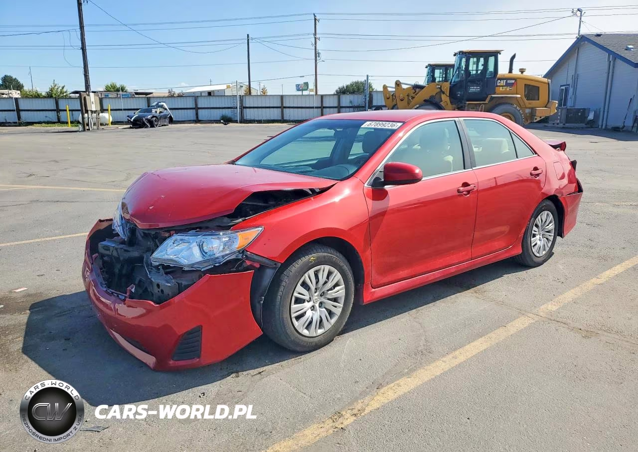 2014 Toyota Camry Le – zdjęcie 1 z 12