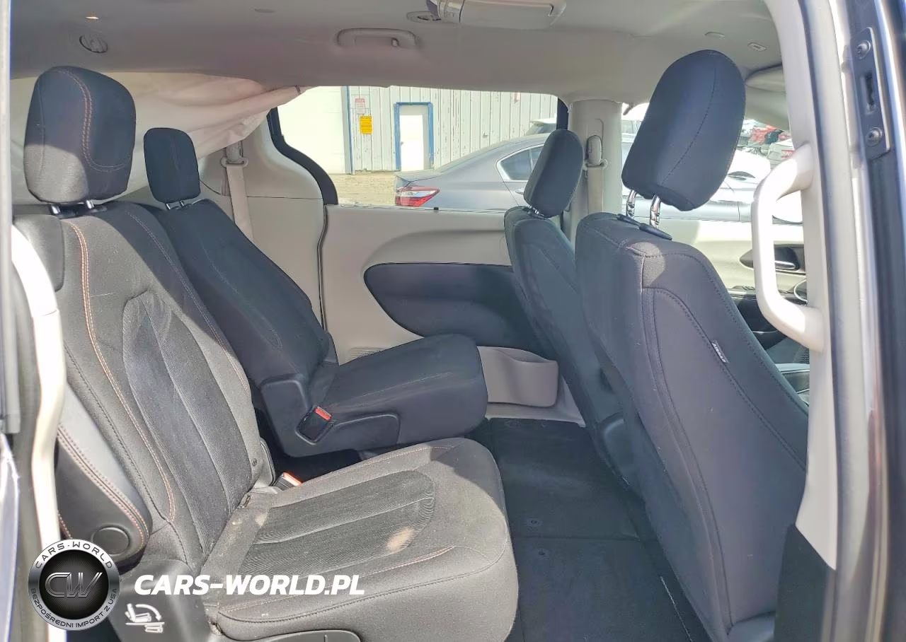 2019 Chrysler Pacifica Touring Plus VIN:2C4RC1FG3KR667498 - 11