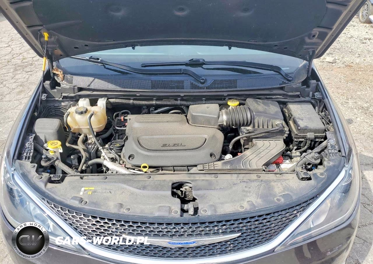 2019 Chrysler Pacifica Touring Plus VIN:2C4RC1FG3KR667498 - 12