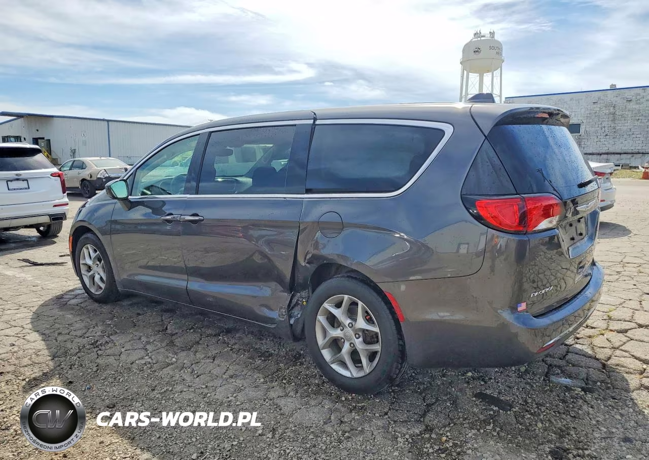 2019 Chrysler Pacifica Touring Plus VIN:2C4RC1FG3KR667498 - 2