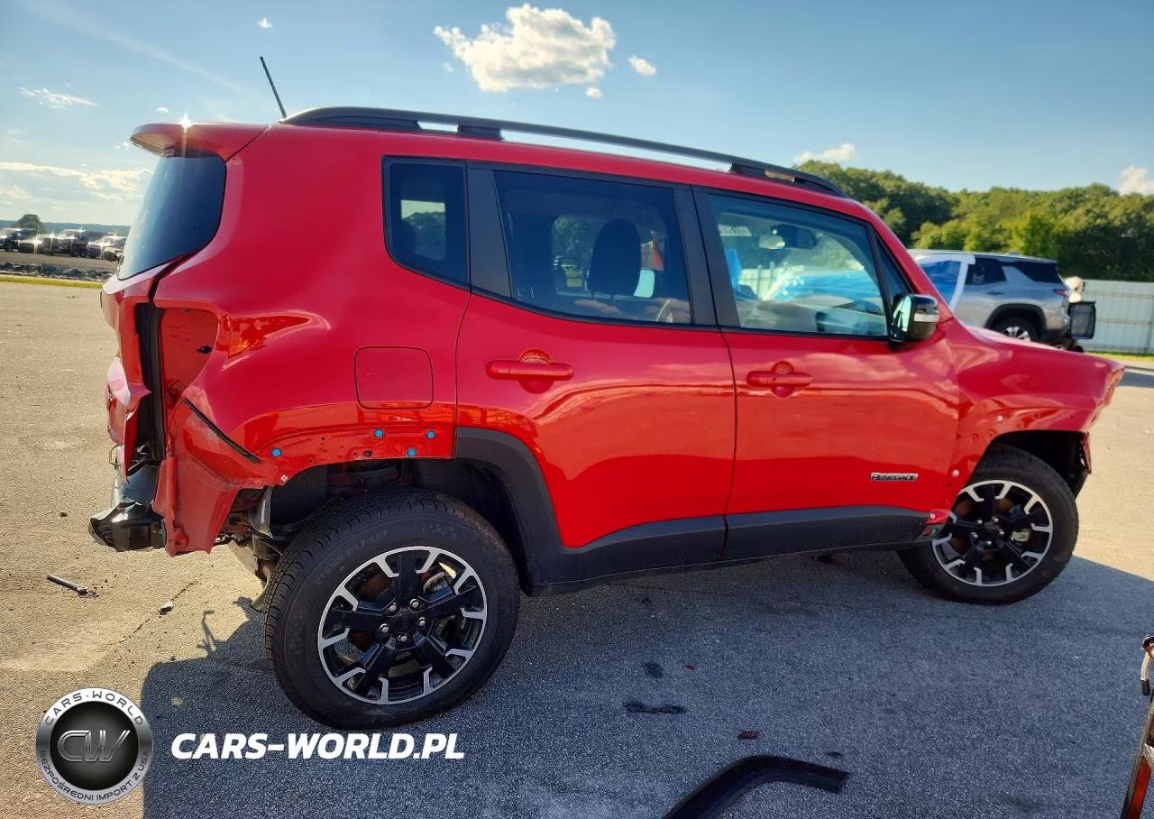 2023 Jeep Renegade Latitude VIN:ZACNJDB19PPP72336 - 3