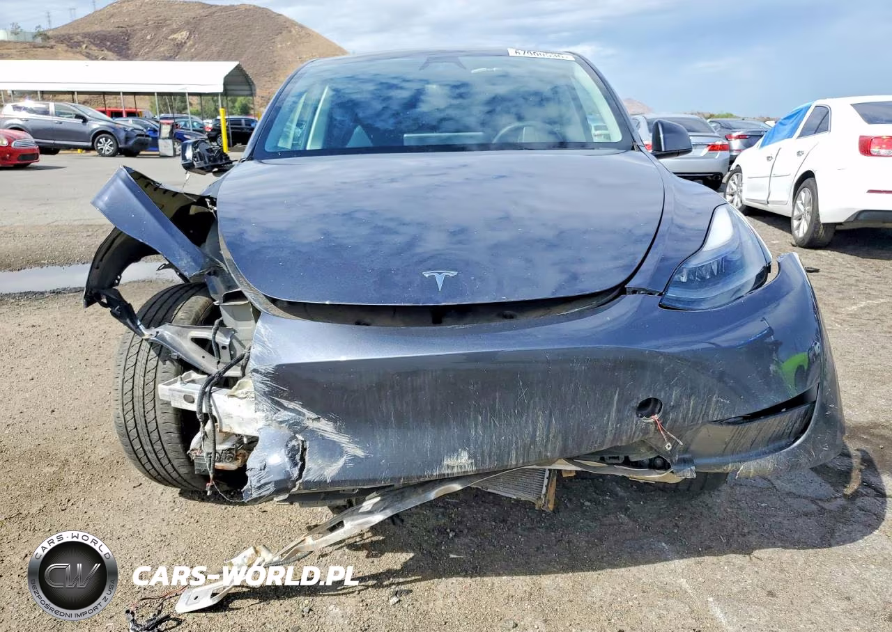 2023 Tesla Model Y VIN:7SAYGDED6PF960505 - 5