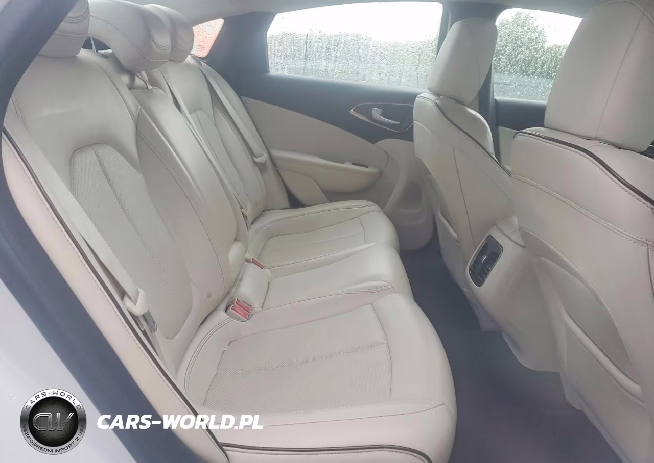 2015 Chrysler 200 C VIN:1C3CCCCB6FN640958 - 10