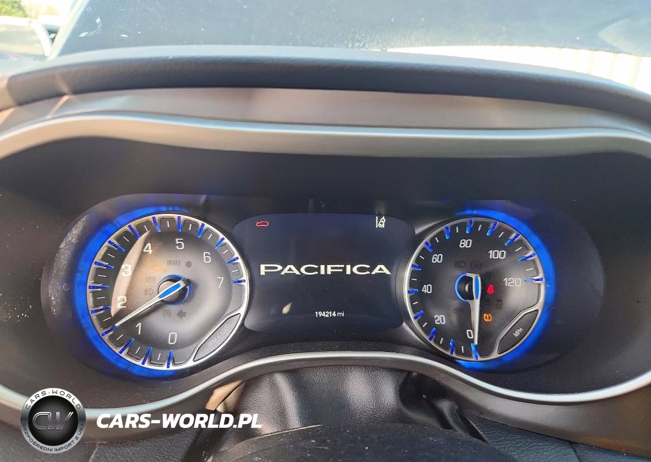 2022 Chrysler Pacifica Touring L VIN:2C4RC1BG6NR171119 - 9