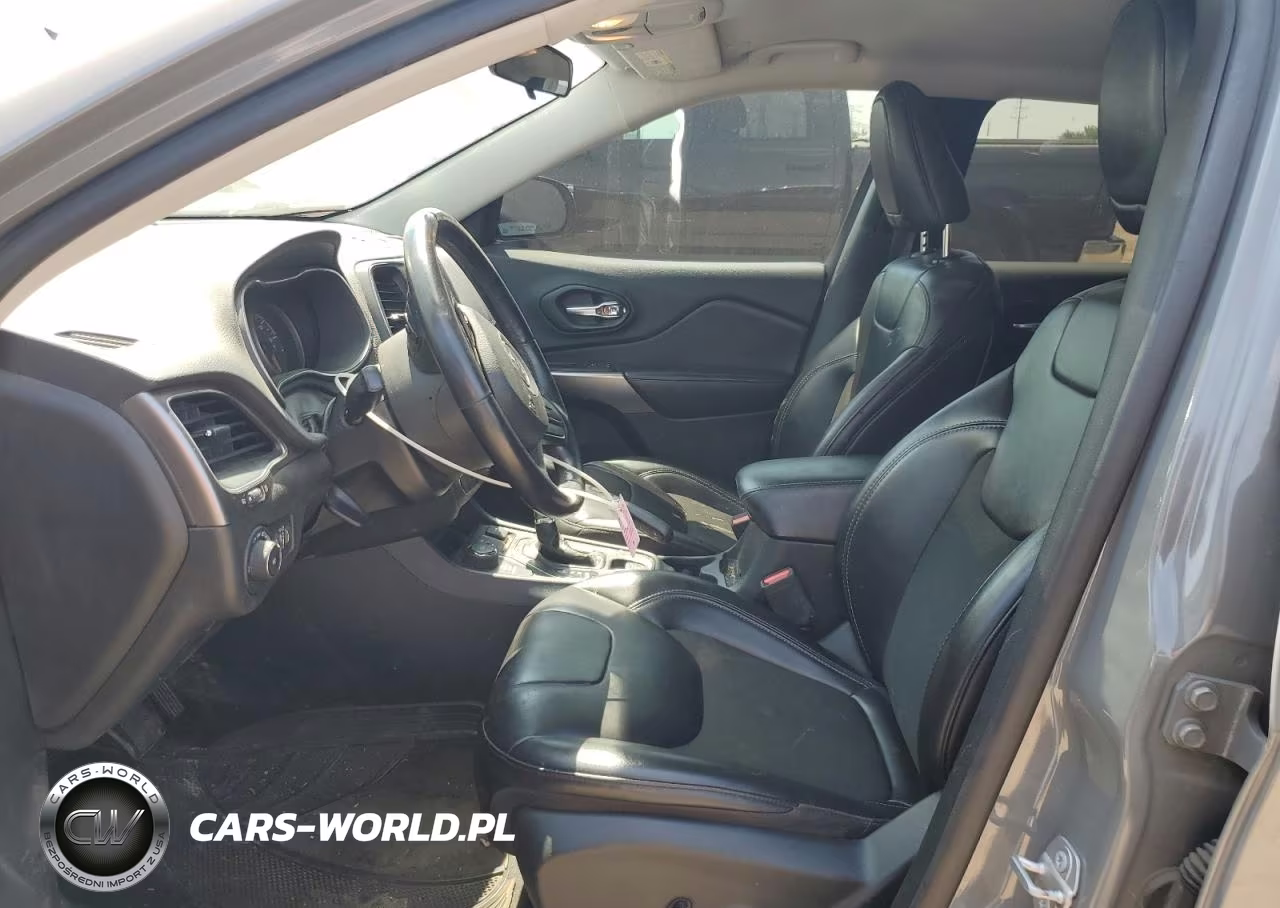 2020 Jeep Cherokee Latitude Plus VIN:1C4PJMLB1LD573437 - 7