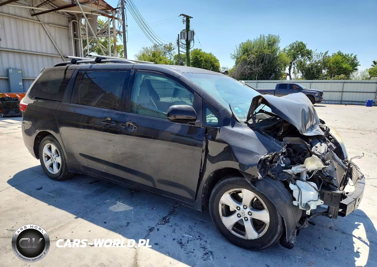 2015 Toyota Sienna Le VIN:5TDKK3DC1FS563217 - 4